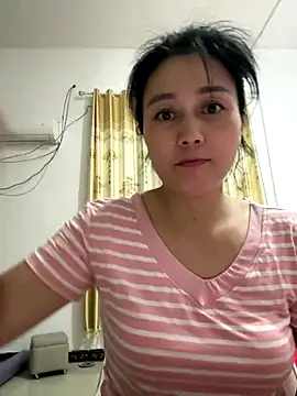 Snapshot of aoyo66 chatting on 10-14-25, 01:01 aoyo66 online show from 10-14-25, 01:01