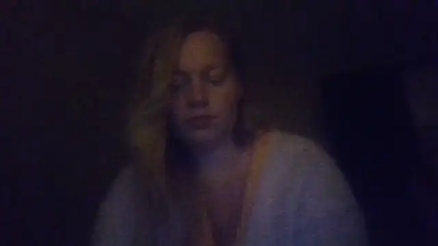 Snapshot of Faynoria chatting on 10-17-25, 08:22 Faynoria online show from 10-17-25, 08:22