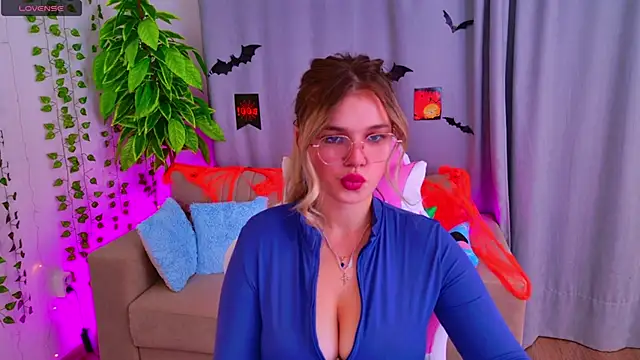 KellyHayden online show from 10-25-25, 03:40