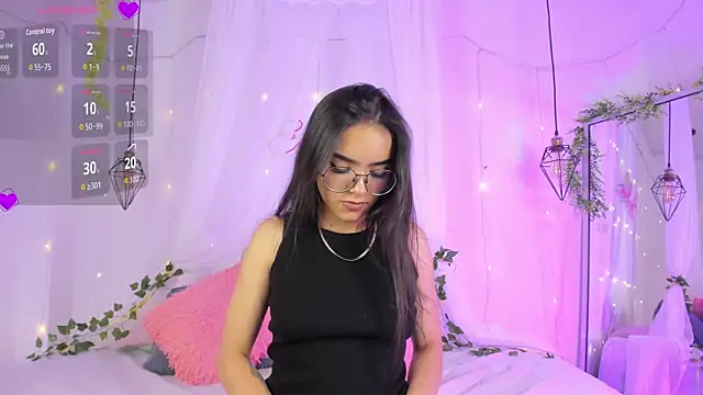 Snapshot of eimi_rosse18 chatting on 04-14-26, 01:06 eimi rosse18 online show from 04-14-26, 01:06