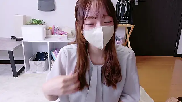 saku sakura  online show from 10-13-25, 08:14