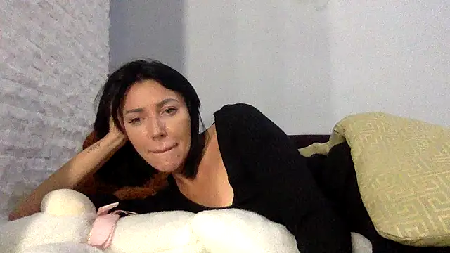 Snapshot of Veymoria chatting on 10-14-25, 06:20 Veymoria online show from 10-14-25, 06:20