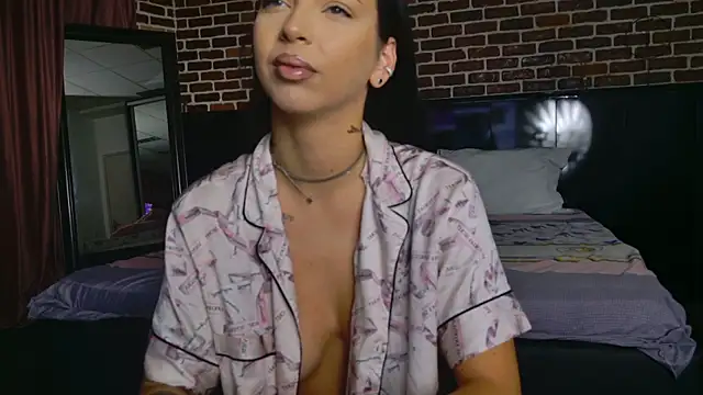 Snapshot of MeganSin_ chatting on 10-05-25, 04:22 MeganSin online show from 10-05-25, 04:22