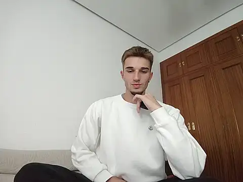 Snapshot of jorgeereyy chatting on 10-21-25, 03:35 jorgeereyy online show from 10-21-25, 03:35