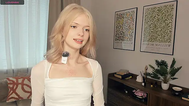 LaureMestler online show from 10-17-25, 08:06