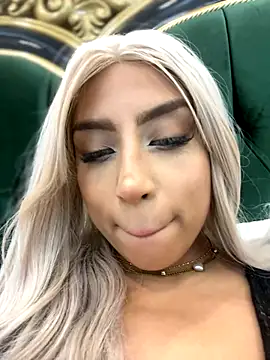 Snapshot of CourtneyRoses chatting on 10-09-25, 04:32 CourtneyRoses online show from 10-09-25, 04:32