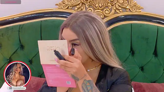 Snapshot of CourtneyRoses chatting on 11-15-25, 01:29 CourtneyRoses online show from 11-15-25, 01:29