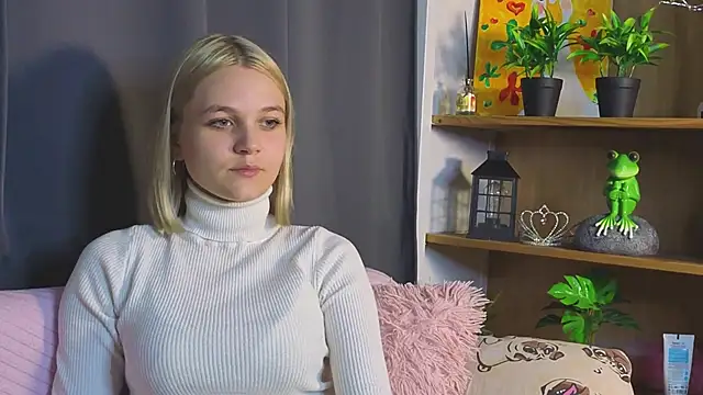 KelleDomin online show from 09-30-25, 07:19