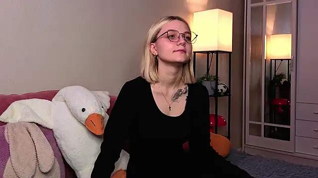 KelleDomin online show from 10-25-25, 07:08