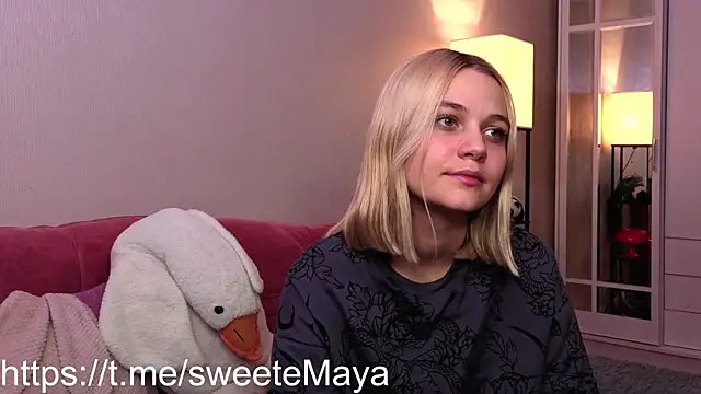 KelleDomin online show from 10-26-25, 07:42