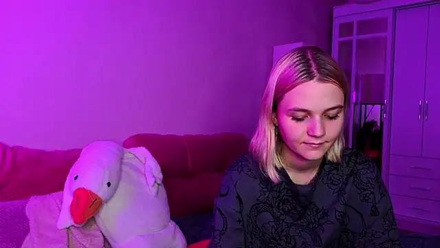 KelleDomin online show from 10-27-25, 08:13