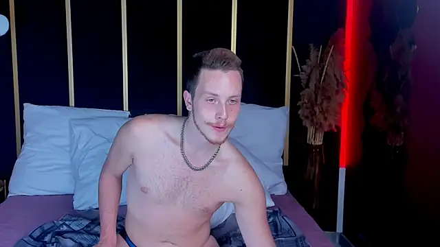 LeoMooree online show from 10-02-25, 03:57