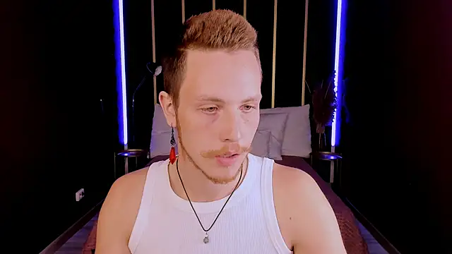 LeoMooree online show from 10-04-25, 09:13