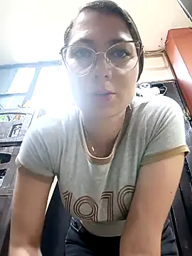 Mia-love-03 online show from 10-17-25, 08:11