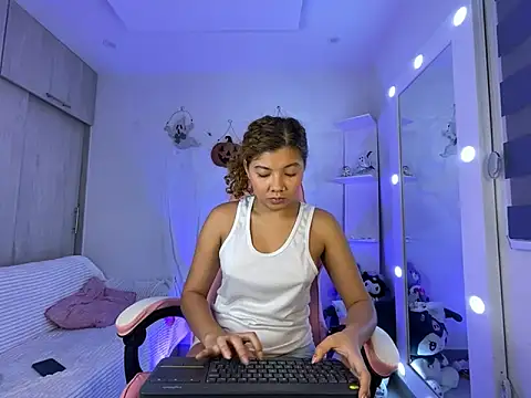 Snapshot of Gaby_002 chatting on 11-02-25, 11:01 Gaby 002 online show from 11-02-25, 11:01