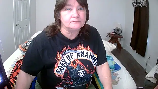 Snapshot of Buggy1965 chatting on 11-16-25, 04:12 Buggy1965 online show from 11-16-25, 04:12