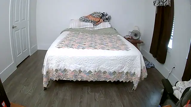 Snapshot of Buggy1965 chatting on 11-21-25, 02:05 Buggy1965 online show from 11-21-25, 02:05