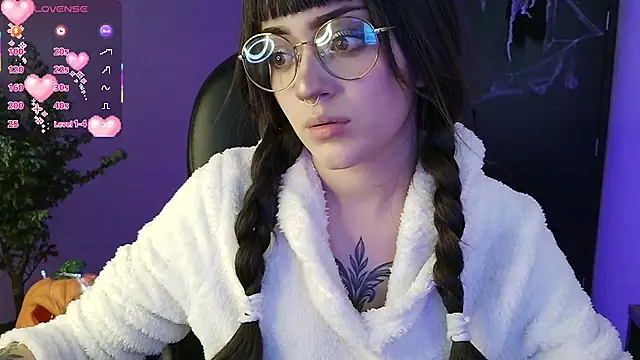 Snapshot of LesRose chatting on 10-01-25, 06:25 LesRose online show from 10-01-25, 06:25