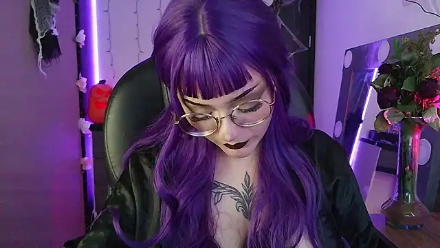 Snapshot of LesRose chatting on 10-22-25, 04:40 LesRose online show from 10-22-25, 04:40