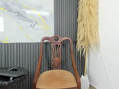 Snapshot of Nikoll_evans chatting on 10-24-25, 11:34 Nikoll evans online show from 10-24-25, 11:34