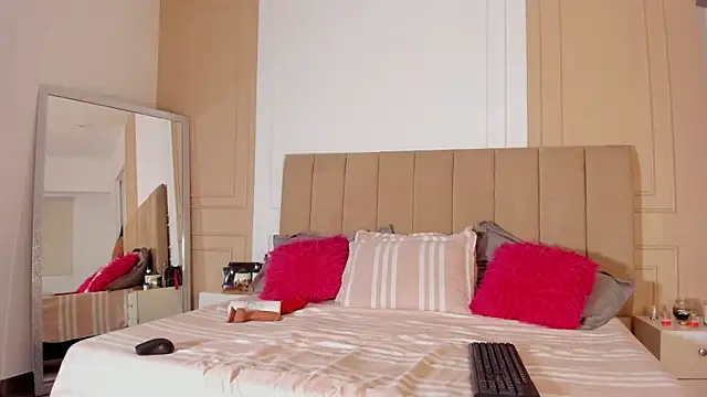 PatriciaFigueroa online show from 11-06-25, 07:26