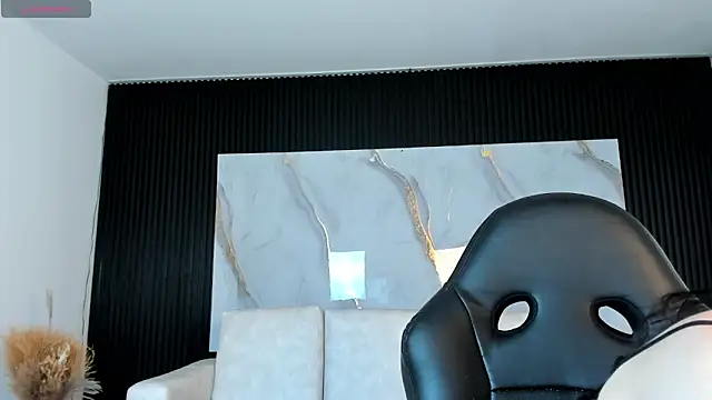 Karol Yanil online show from 10-28-25, 07:38