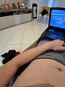 Snapshot of Salsicha244 chatting on 10-24-25, 04:47 Salsicha244 online show from 10-24-25, 04:47