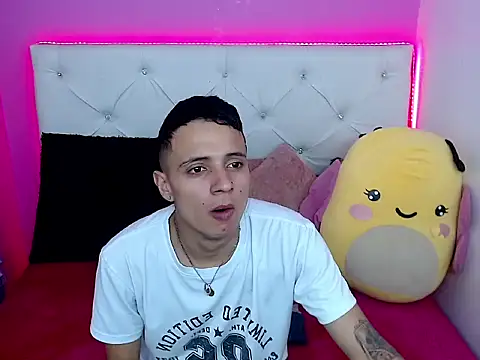 xx-kike-xx online show from 10-04-25, 02:04