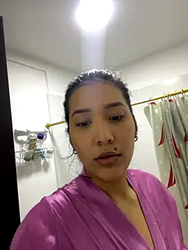 IsabellaJoness  online show from 10-05-25, 11:41