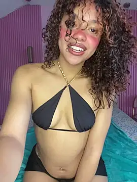 PrettyLia online show from 11-18-25, 07:40