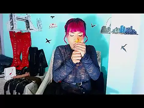 Snapshot of mylygrey chatting on 10-25-25, 06:43 mylygrey online show from 10-25-25, 06:43