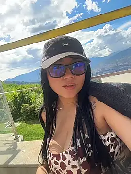 Snapshot of amberhoney02 chatting on 11-02-25, 07:27 amberhoney02 online show from 11-02-25, 07:27