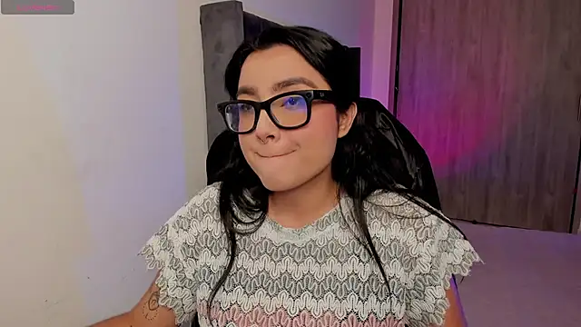 Snapshot of amberhoney02 chatting on 11-09-25, 01:48 amberhoney02 online show from 11-09-25, 01:48