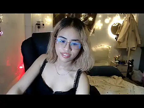 EllieYoon online show from 10-16-25, 02:29