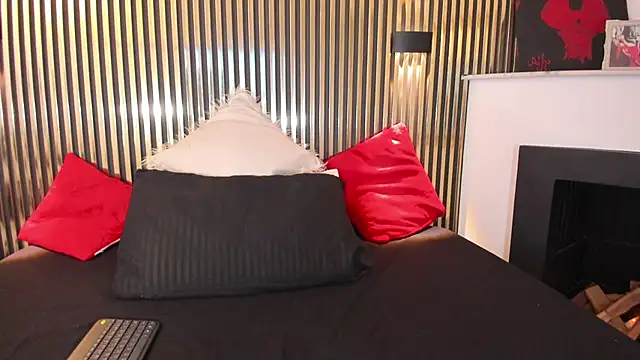 Lilith Bonnet online show from 10-11-25, 05:44