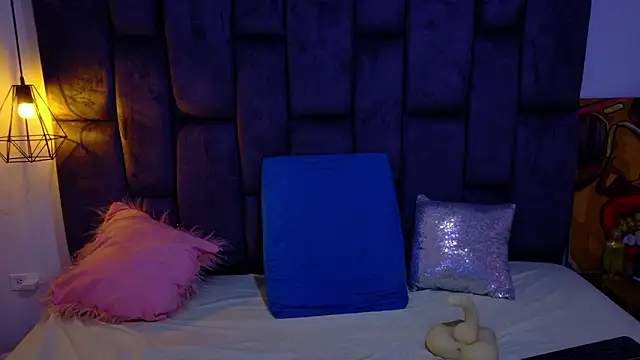 Snapshot of big_bearr chatting on 10-22-25, 10:20 big bearr online show from 10-22-25, 10:20