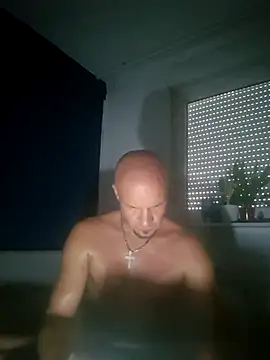 Snapshot of RealZgb21 chatting on 09-28-25, 02:33 RealZgb21 online show from 09-28-25, 02:33