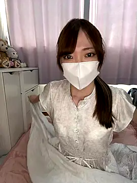 Snapshot of Moe_v_v chatting on 10-17-25, 04:26 Moe v v online show from 10-17-25, 04:26