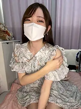 Snapshot of Moe_v_v chatting on 10-19-25, 02:01 Moe v v online show from 10-19-25, 02:01