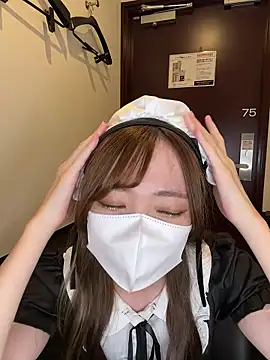 Snapshot of Moe_v_v chatting on 10-30-25, 11:11 Moe v v online show from 10-30-25, 11:11