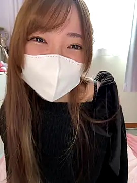 Snapshot of Moe_v_v chatting on 12-15-25, 01:10 Moe v v online show from 12-15-25, 01:10