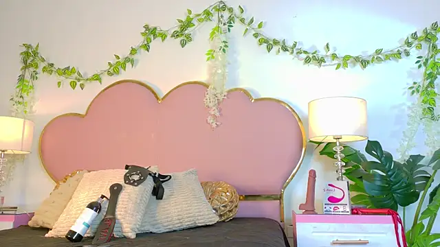 NaiaWhisper online show from 10-12-25, 06:12