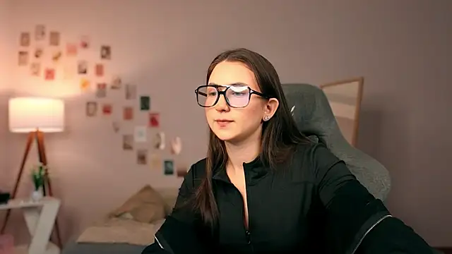 raviolly046 online show from 09-28-25, 07:36