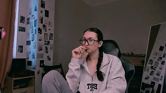 raviolly046 online show from 10-05-25, 09:18