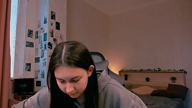 raviolly046 online show from 10-18-25, 09:10