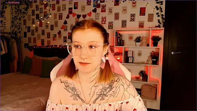 Ayla Hicks online show from 09-29-25, 03:11