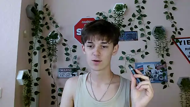 Snapshot of Hoot_Dude_ chatting on 10-05-25, 01:20 Hoot Dude online show from 10-05-25, 01:20