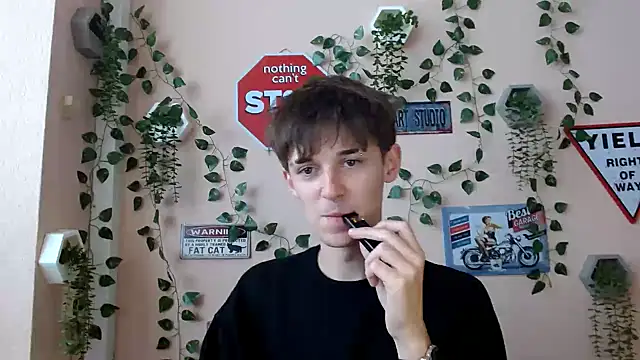 Snapshot of Hoot_Dude_ chatting on 10-06-25, 10:34 Hoot Dude online show from 10-06-25, 10:34