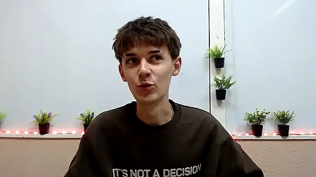 Snapshot of Hoot_Dude_ chatting on 10-28-25, 02:31 Hoot Dude online show from 10-28-25, 02:31