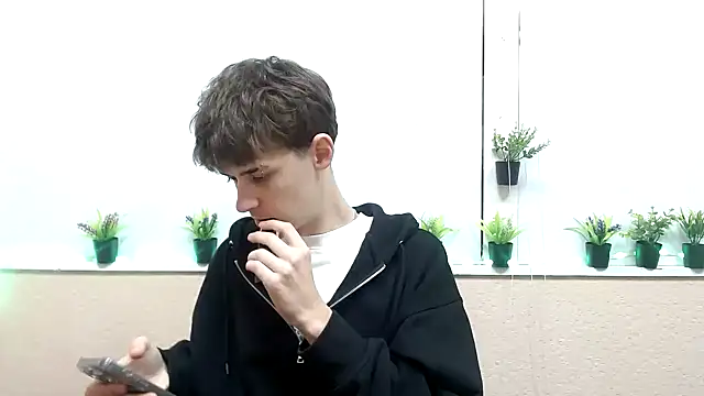 Snapshot of Hoot_Dude_ chatting on 11-05-25, 02:17 Hoot Dude online show from 11-05-25, 02:17